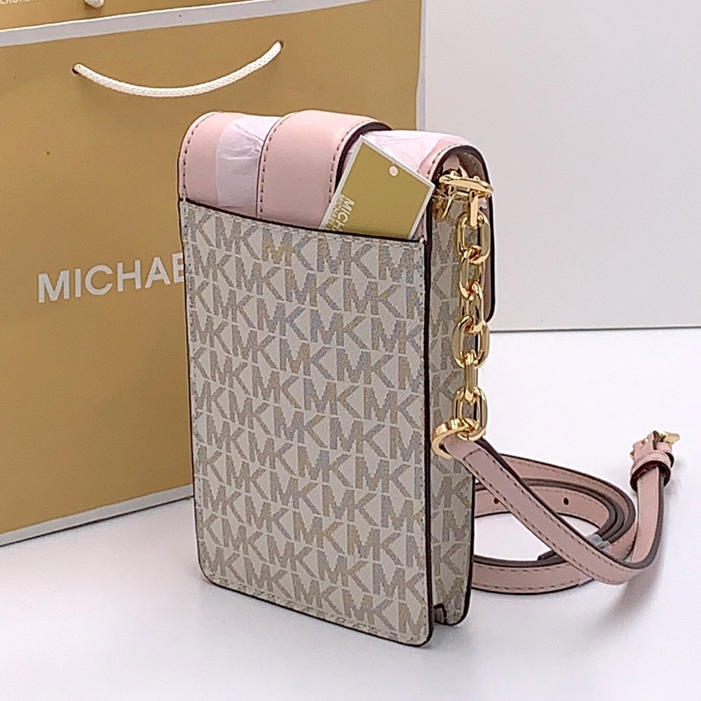 Michael Kors Carmen Small Logo
Smartphone Crossbody VANILLA/ Pink signature - Picture 3 of 15